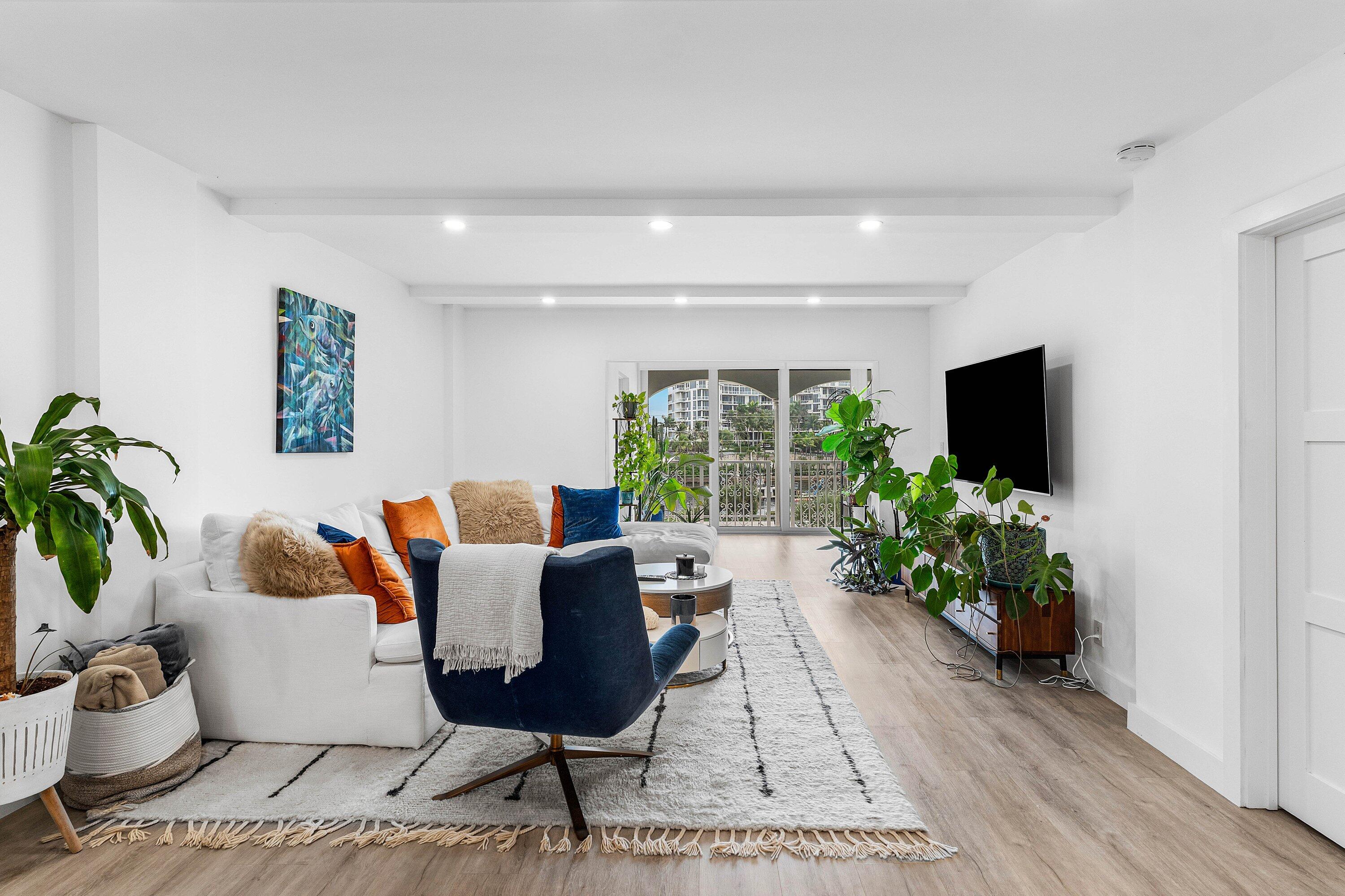 1001 East Camino Real, Unit 4040 Boca Raton, FL 33432 - Photo 13 of 44 a living room with furniture and a potted plant