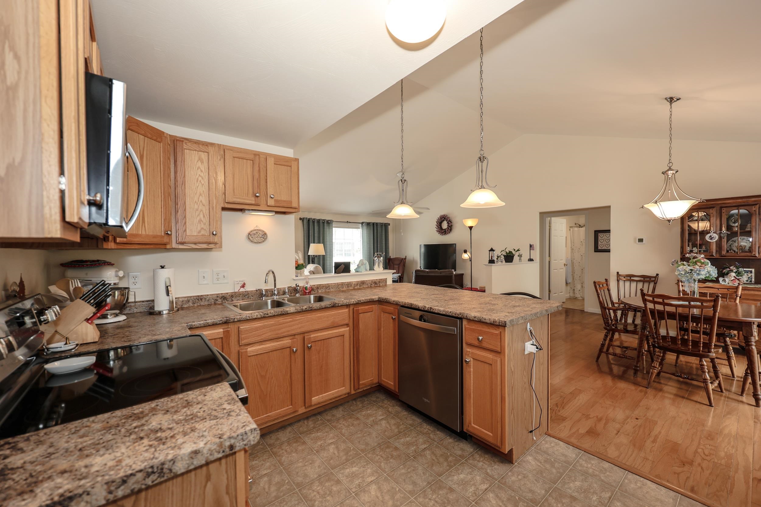 8 Cedar Street, Unit 8 Hooksett, NH 03106 - Photo 7 of 34
