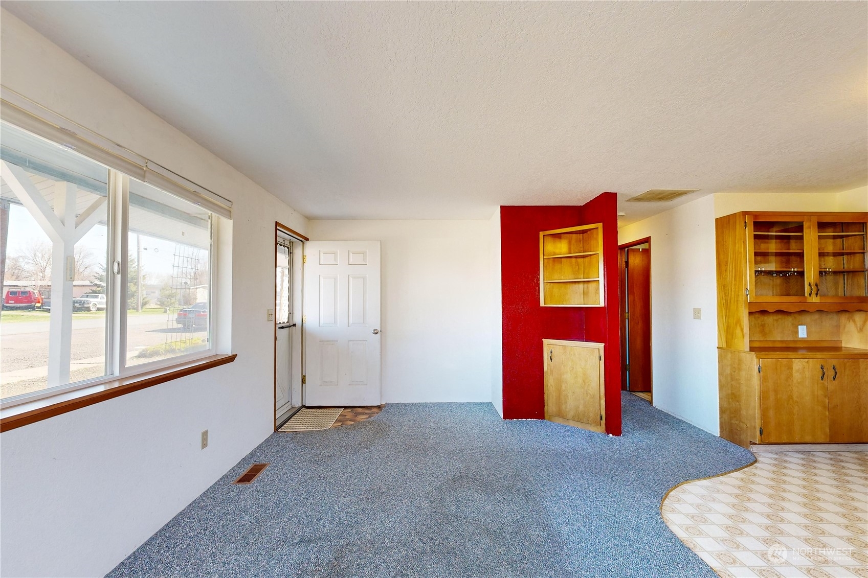 446 North 3rd Street Athena, OR 97813 - Photo 4 of 22 an empty room with windows and closet