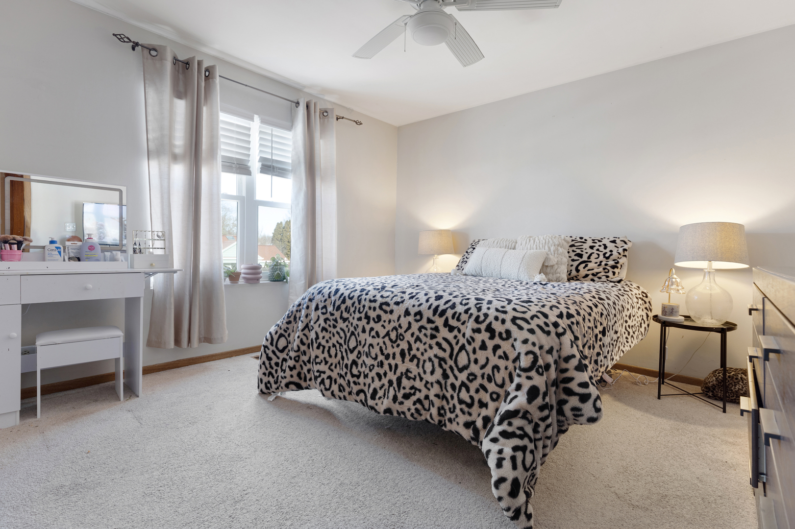 2615 Prairieview Lane Aurora, IL 60502 - Photo 15 of 24 a bedroom with a bed and a table