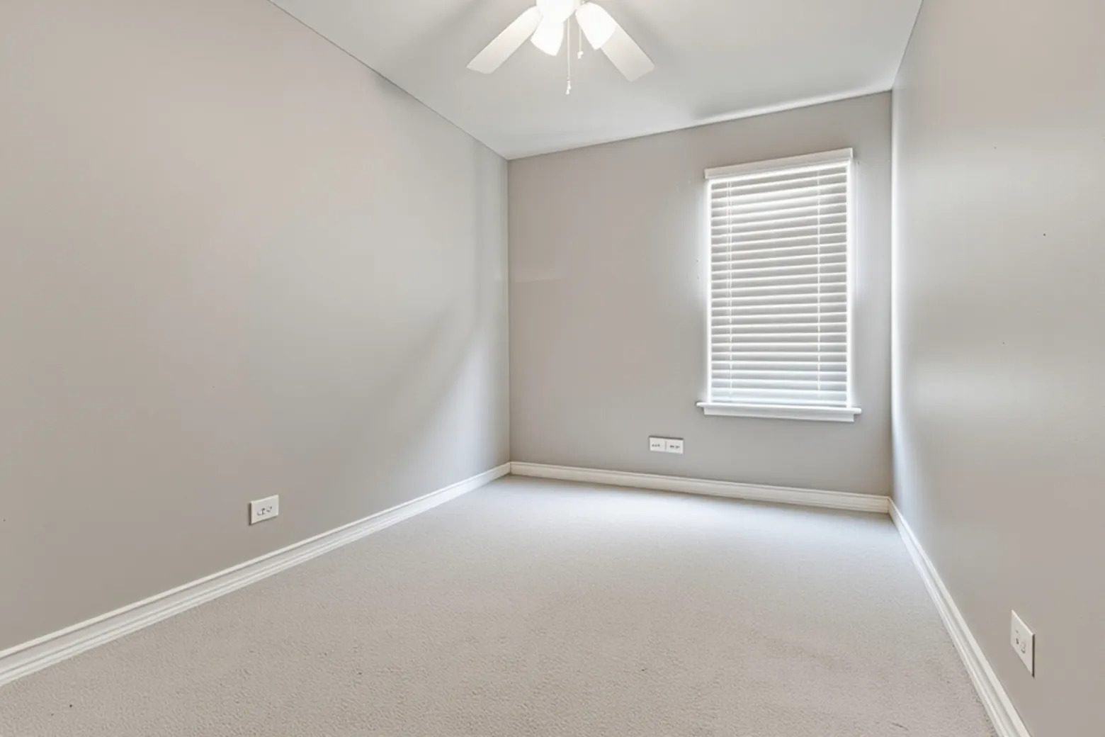 2615 Prairieview Lane Aurora, IL 60502 - Photo 20 of 24 an empty room with a window