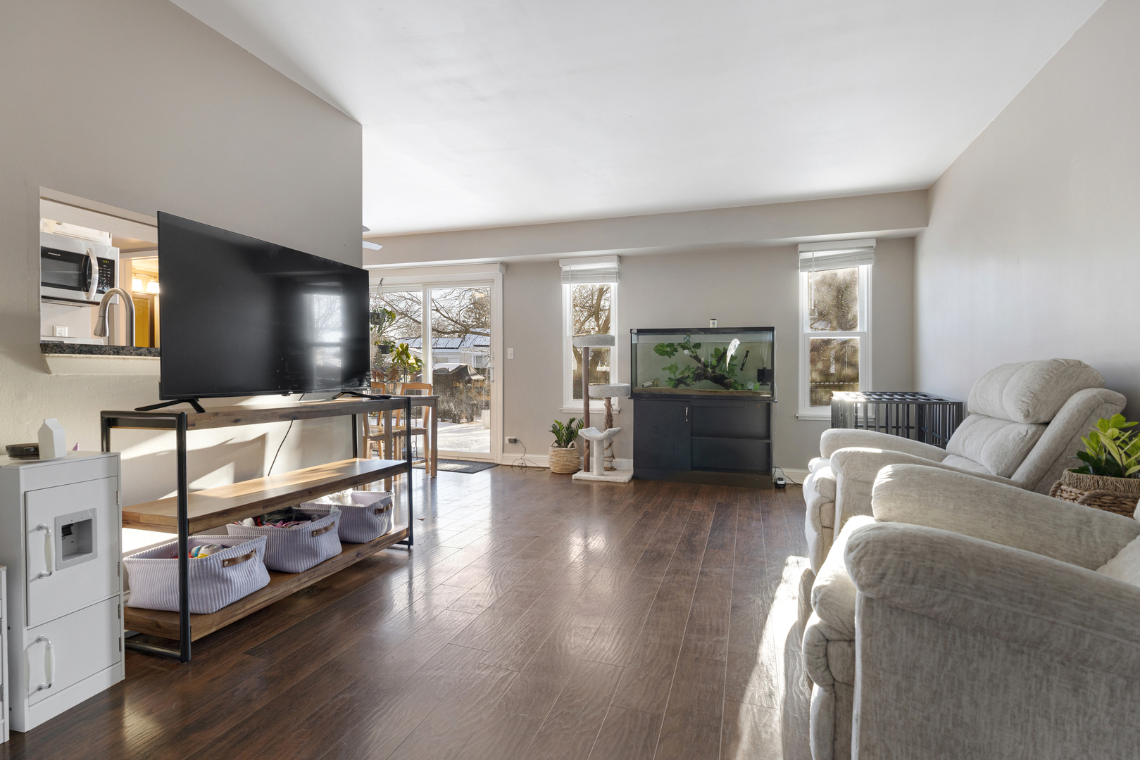2615 Prairieview Lane Aurora, IL 60502 - Photo 7 of 24 a living room with furniture and a flat screen tv