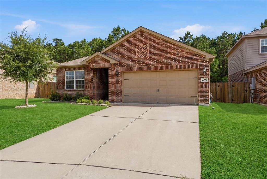 7707 Boulder Sunstone Lane Conroe, TX 77304 - Photo 2 of 26