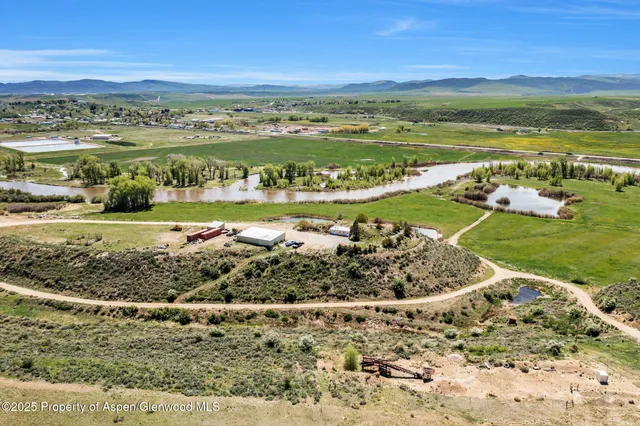a view of livingroom with hardwood floor and a ceiling fan