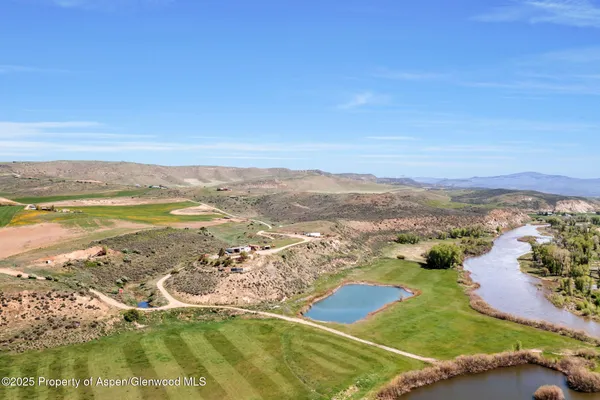 a view of an ocean and a mountain view