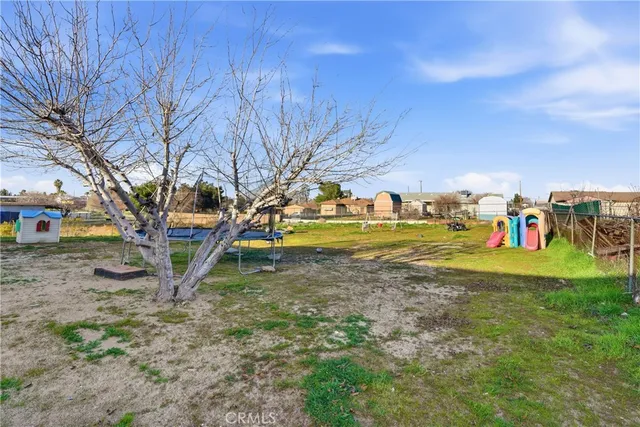 a view of yard with green space