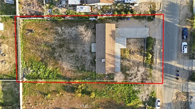 a street sign on the side of building