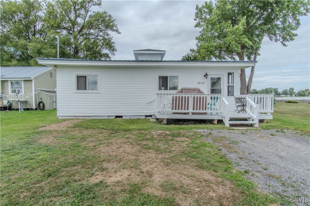 18121 Howes Shore Road Sackets Harbor, NY 13685 - Photo 34 of 40