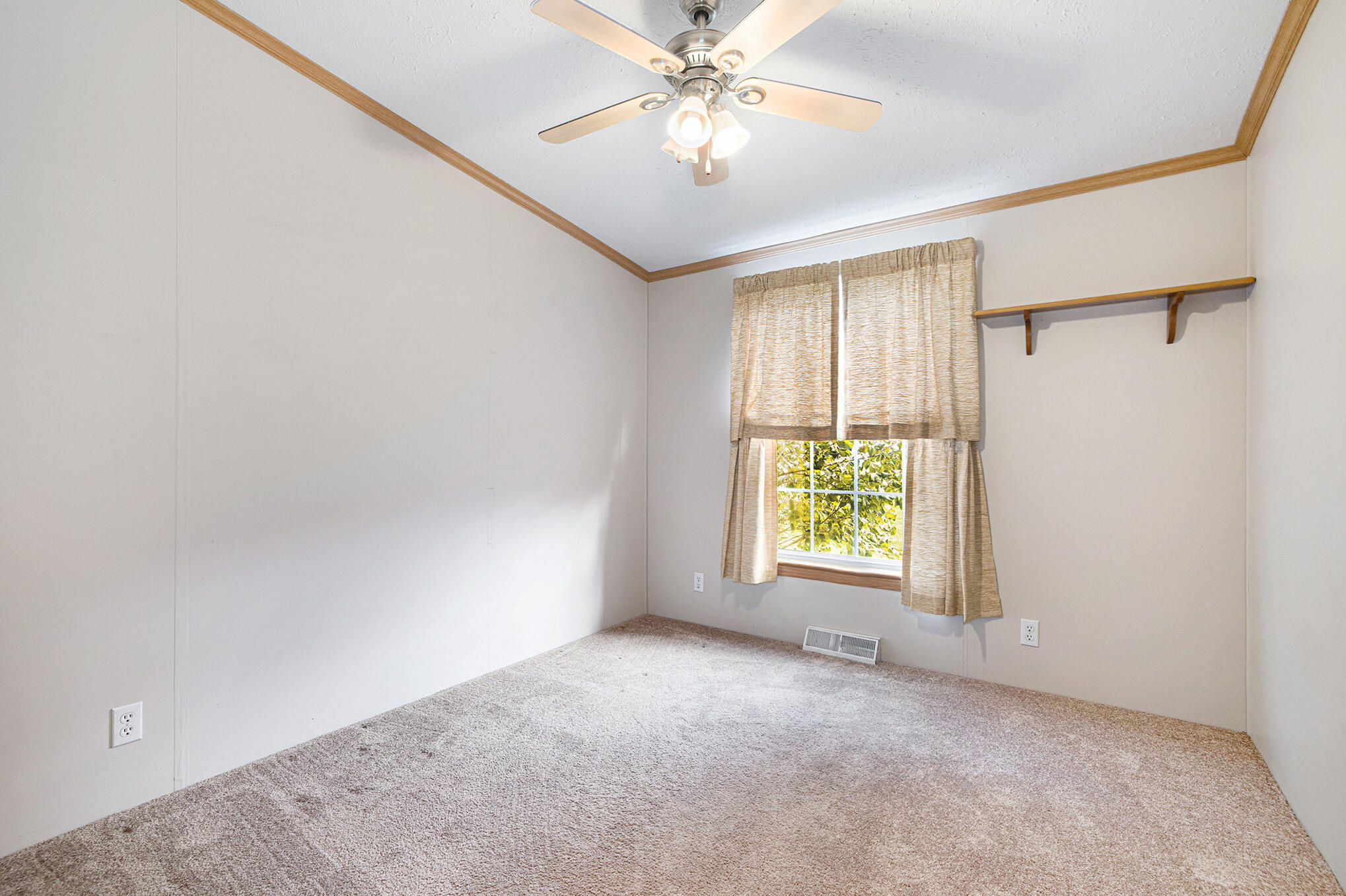 3349 Robinson Road Jackson, MI 49203 - Photo 16 of 22 16. Bedroom 3 - Rear Bedroom