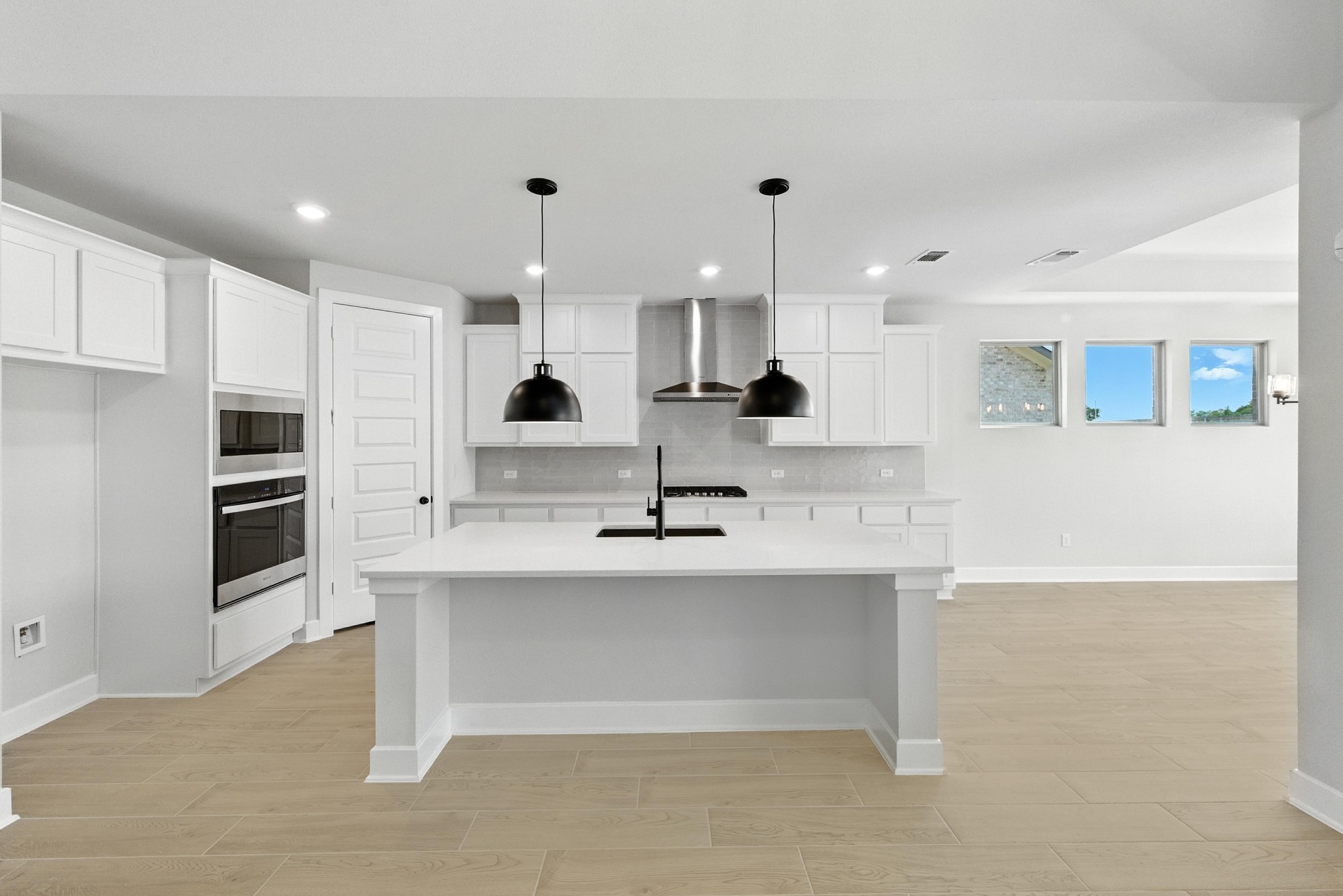 317 Horsemint Lane Georgetown, TX 78633 - Photo 5 of 31 Representative image. Features, specifications, selections and colors may vary.