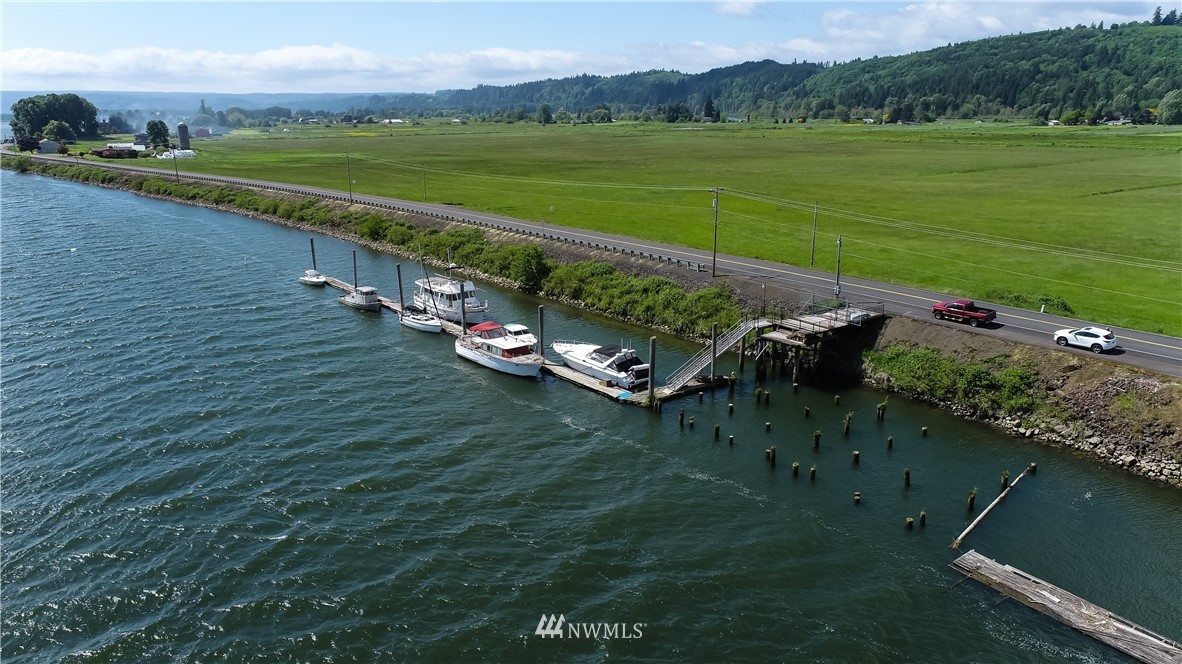 6400 B Willow Grove Road Longview, WA 98632 - Photo 4 of 26 a view of a lake with a yard