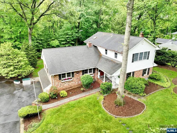 $999,949 | 374 Annette Court, Wyckoff, NJ 07481