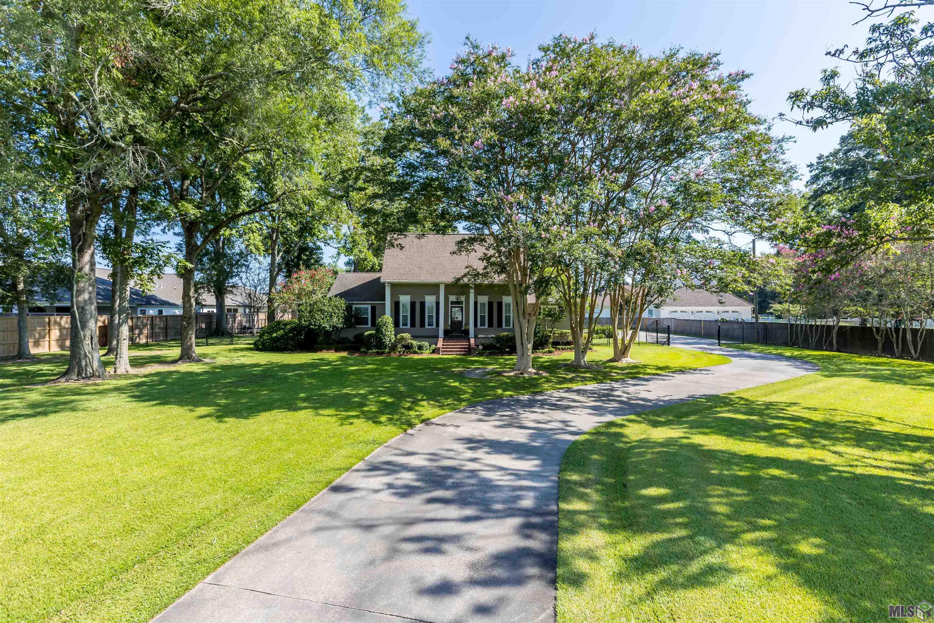 19081 Hoo Shoo Too Road Baton Rouge, LA 70817 - Photo 2 of 48