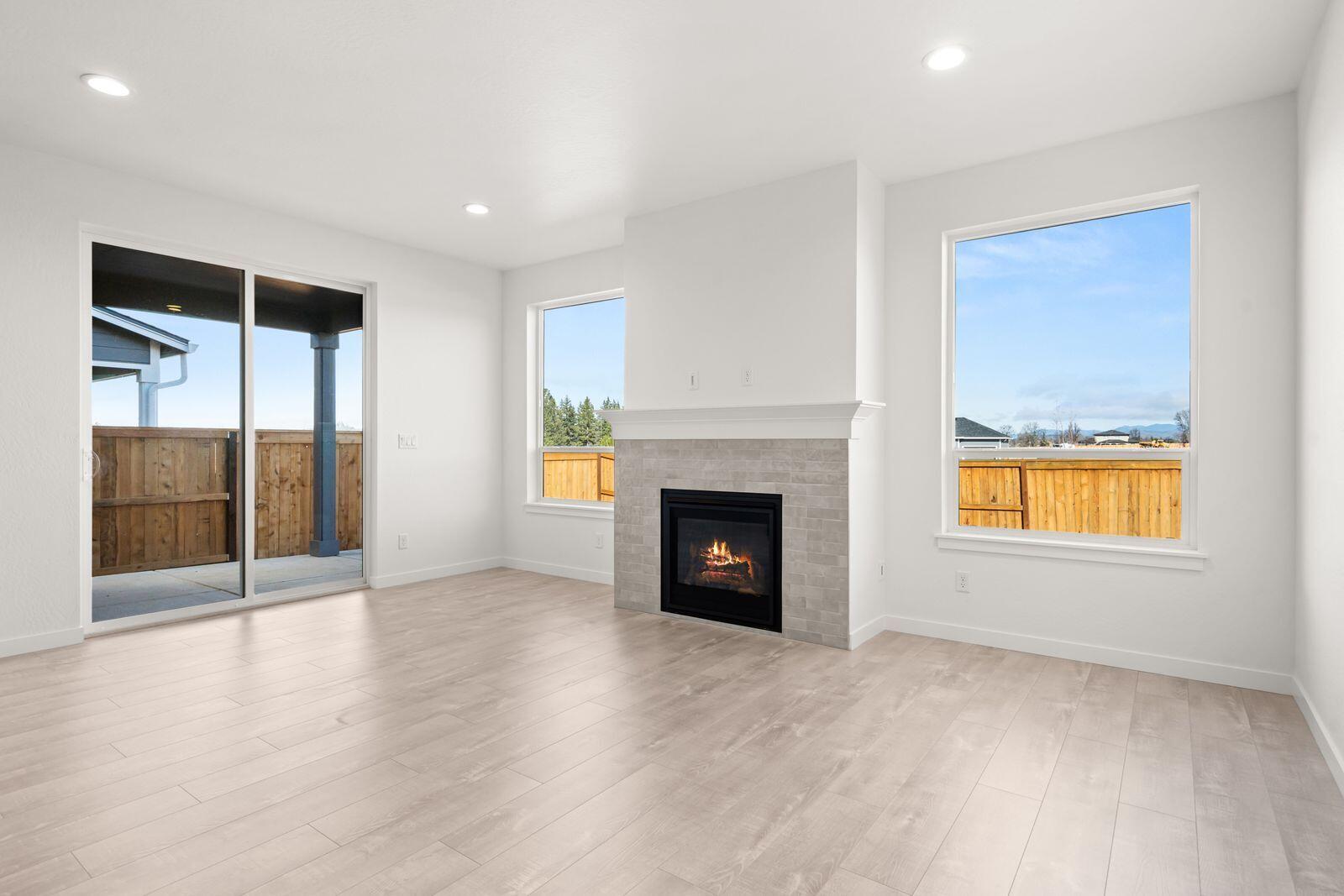 145 Valemont Drive, Unit 38 Eagle Point, OR 97524 - Photo 16 of 34