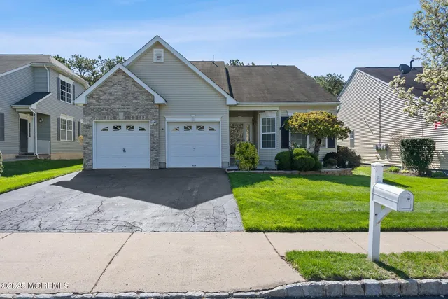 $475,000 | 24 Little Leaf Lane, Howell, NJ 07731