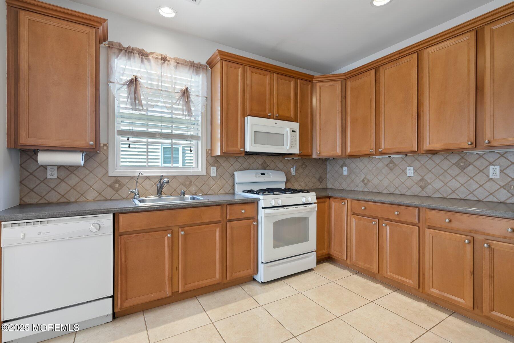 24 Little Leaf Lane Howell, NJ 07731 - Photo 19 of 32 24 Little Leaf Ln, Howell Township, NJ 0