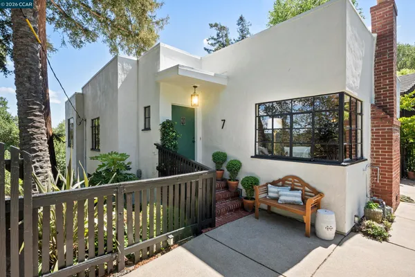 $1,595,000 | 7 Las Mesas Path, Orinda, CA 94563