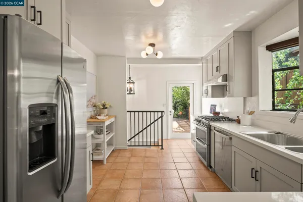 $1,595,000 | 7 Las Mesas Path, Orinda, CA 94563