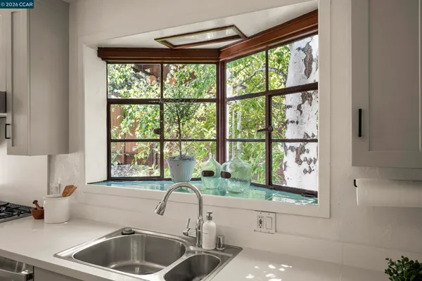 $1,595,000 | 7 Las Mesas Path, Orinda, CA 94563