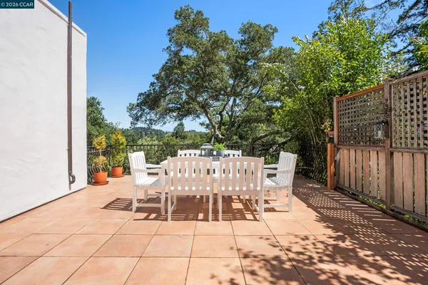 $1,595,000 | 7 Las Mesas Path, Orinda, CA 94563