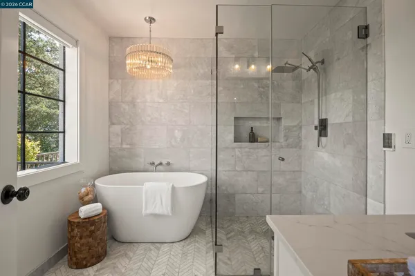 $1,595,000 | 7 Las Mesas Path, Orinda, CA 94563