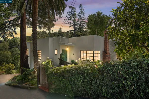$1,595,000 | 7 Las Mesas Path, Orinda, CA 94563