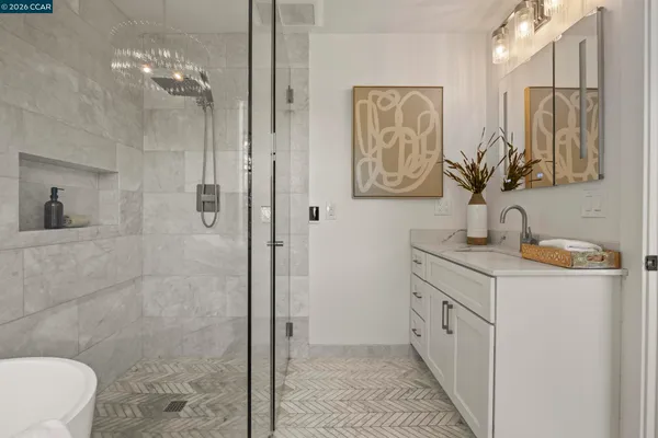 $1,595,000 | 7 Las Mesas Path, Orinda, CA 94563
