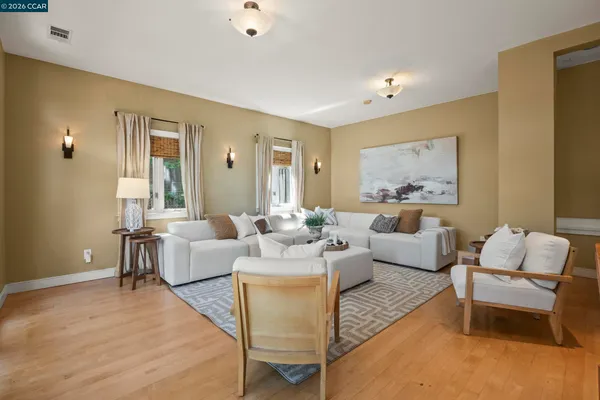 $1,595,000 | 7 Las Mesas Path, Orinda, CA 94563