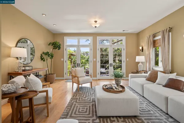 $1,595,000 | 7 Las Mesas Path, Orinda, CA 94563