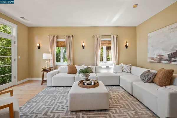 $1,595,000 | 7 Las Mesas Path, Orinda, CA 94563