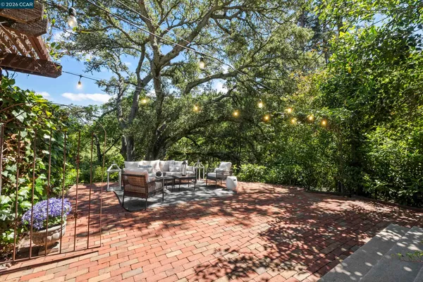 $1,595,000 | 7 Las Mesas Path, Orinda, CA 94563