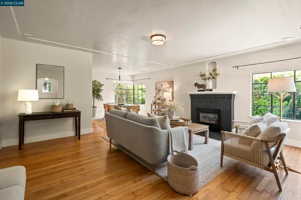 $1,595,000 | 7 Las Mesas Path, Orinda, CA 94563