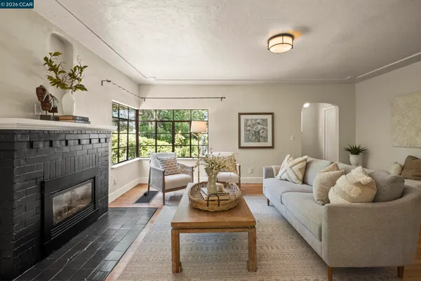 $1,595,000 | 7 Las Mesas Path, Orinda, CA 94563