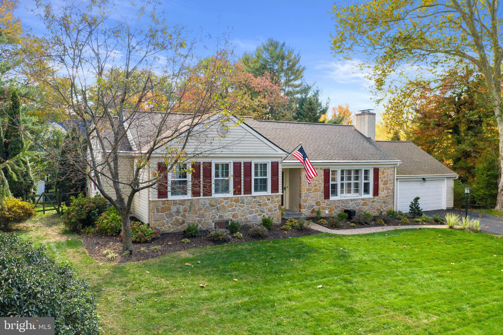 111 Hillside Road Wayne, PA 19087 - Photo 2 of 36