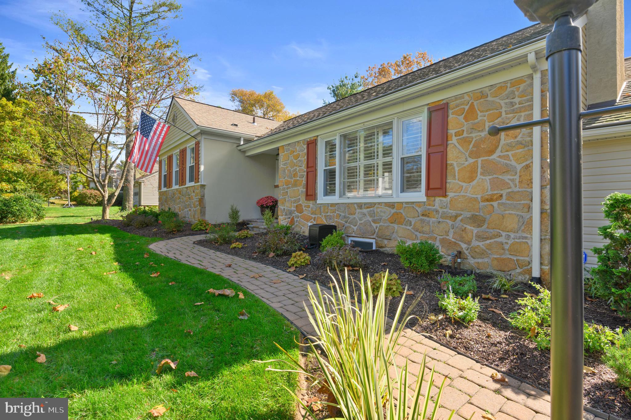 111 Hillside Road Wayne, PA 19087 - Photo 3 of 36