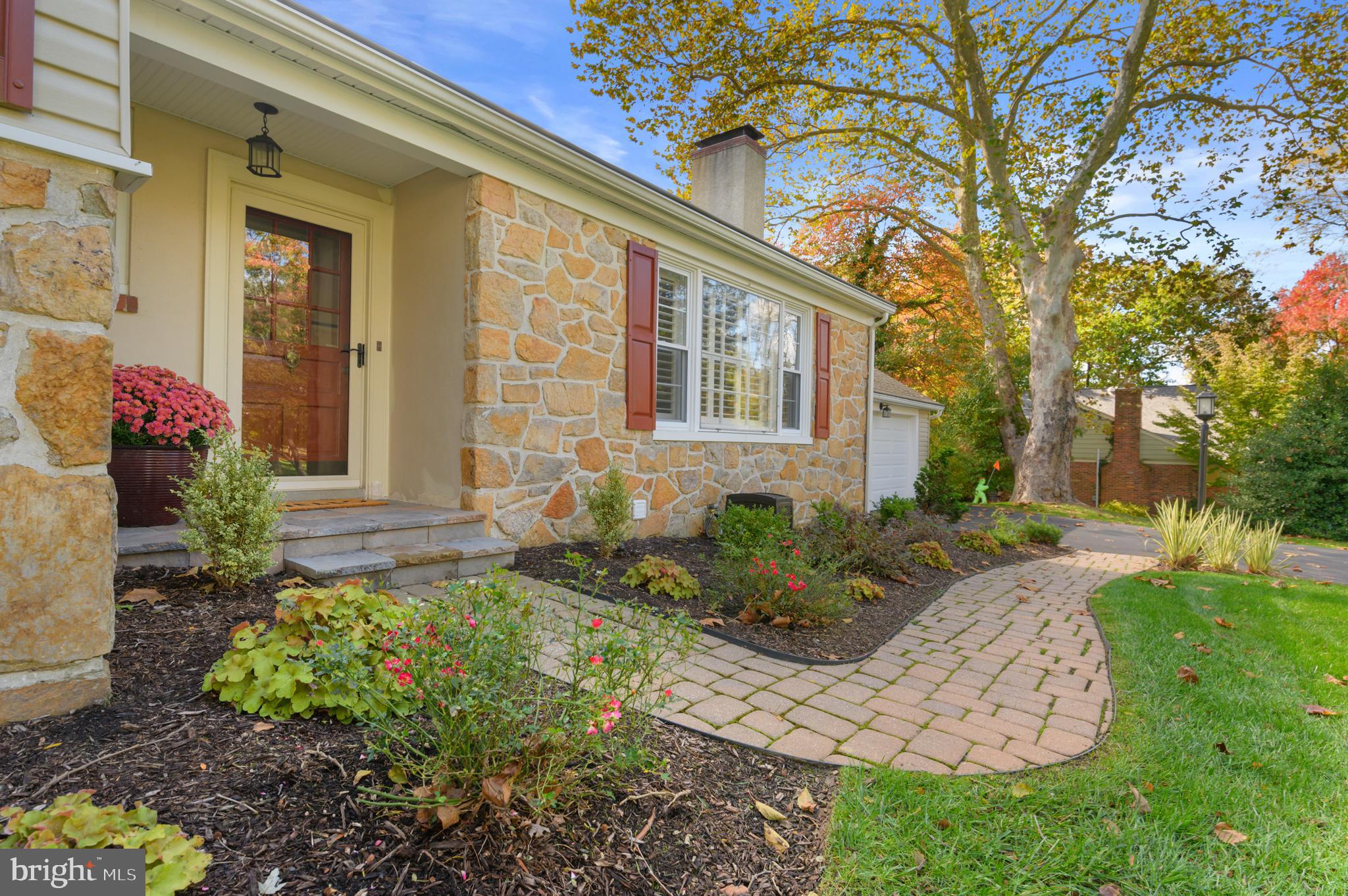 111 Hillside Road Wayne, PA 19087 - Photo 4 of 36