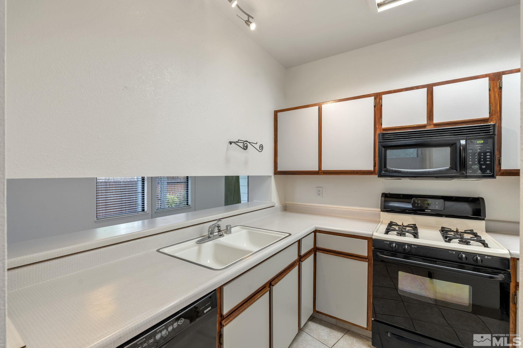 4332 Leeward Lane Reno, NV 89502 - Photo 14 of 40 Photo 14