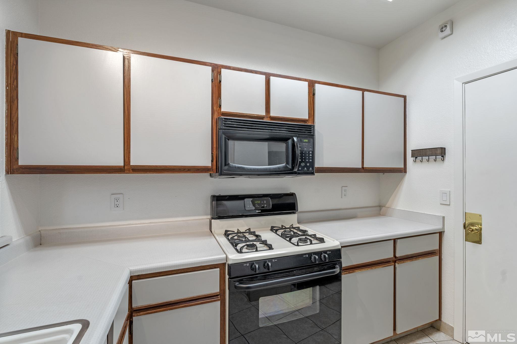 4332 Leeward Lane Reno, NV 89502 - Photo 15 of 40 Photo 15