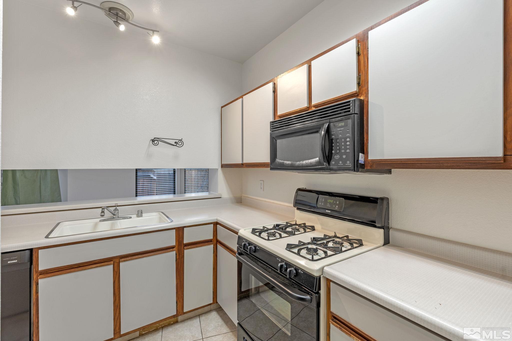 4332 Leeward Lane Reno, NV 89502 - Photo 16 of 40 Photo 16