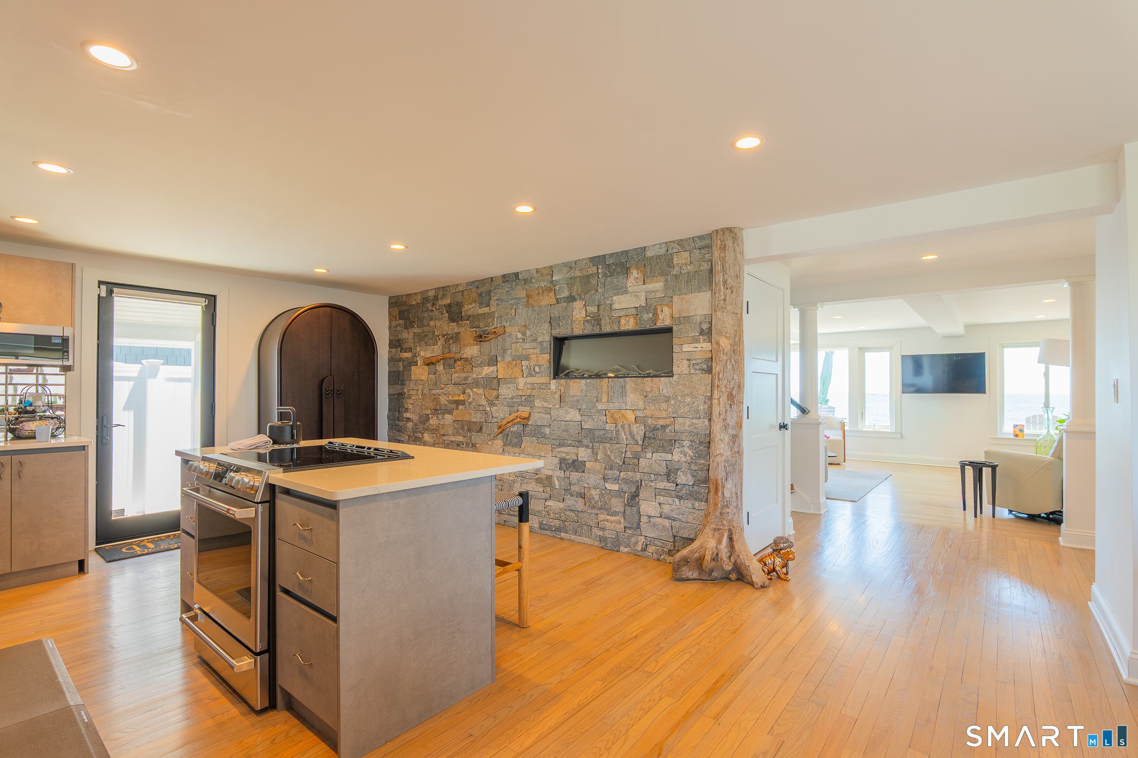49 Hammock Road Clinton, CT 06413 - Photo 12 of 37