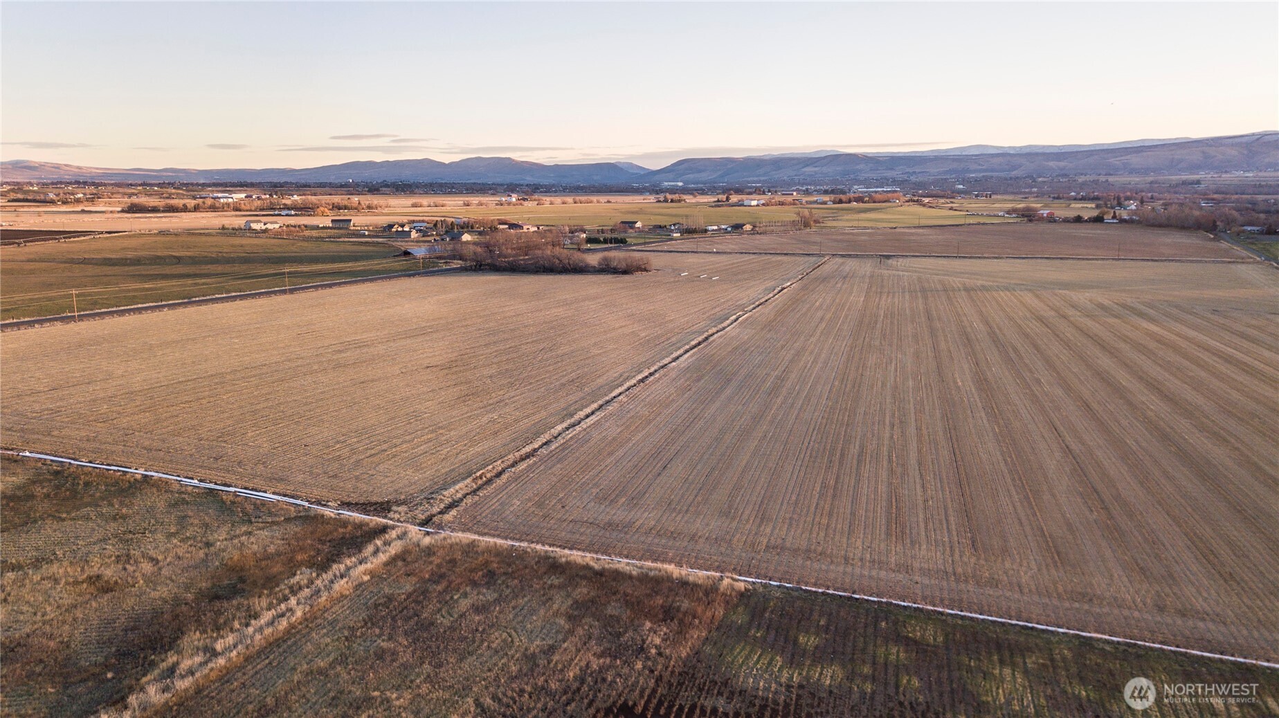 3 Green Canyon Road Ellensburg, WA 98926 - Photo 8 of 9 a view of an ocean & mountain view