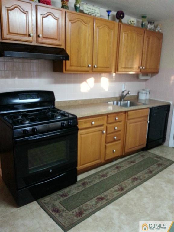 26 Winthrop Road Edison, NJ 08817 - Photo 19 of 25 a kitchen with granite countertop a stove and a sink
