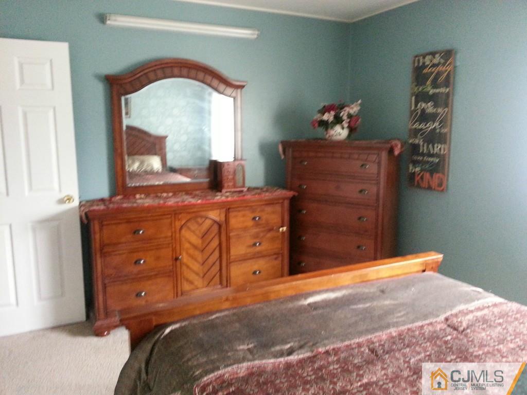 26 Winthrop Road Edison, NJ 08817 - Photo 8 of 25 a bedroom with a bed and a dresser