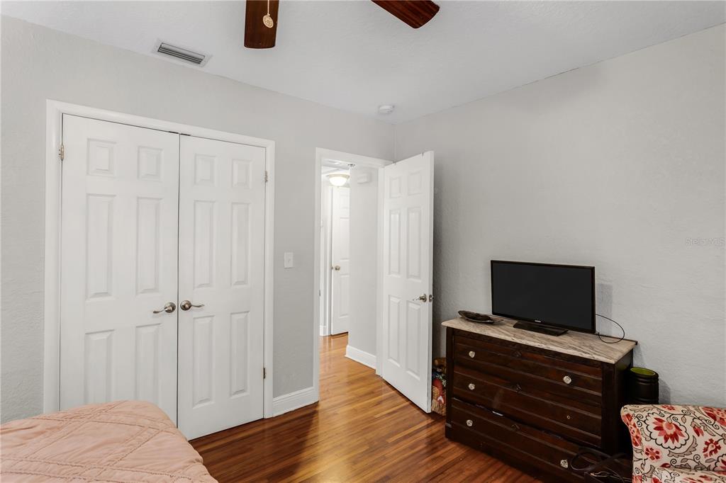 2425 36th Avenue North St. Petersburg, FL 33713 - Photo 20 of 32 a room with a bed and flat screen tv