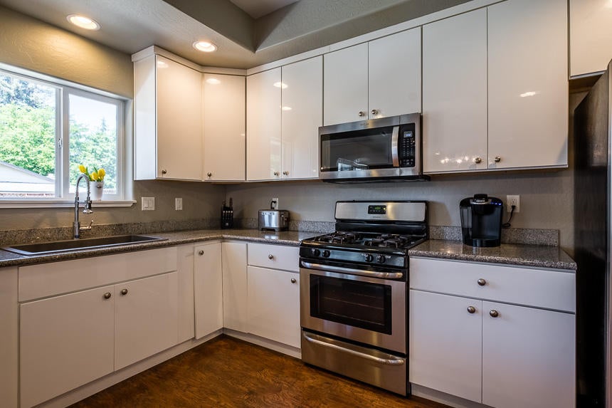 3003 Cheltenham Way Medford, OR 97504 - Photo 13 of 32 3003 Cheltenham-14