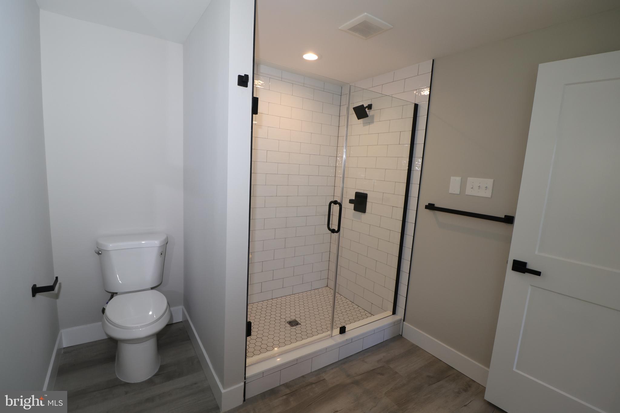 610 Burton Road Oreland, PA 19075 - Photo 42 of 77 Ensuite Bath