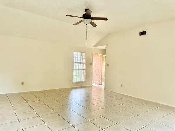 $1,295 | 2015 Lazy Lane, Missouri City, TX 77489