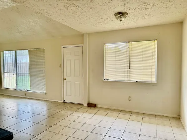 $1,295 | 2015 Lazy Lane, Missouri City, TX 77489