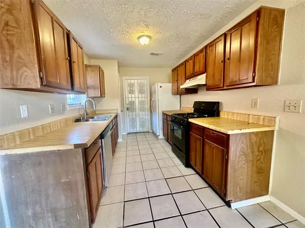 $1,295 | 2015 Lazy Lane, Missouri City, TX 77489