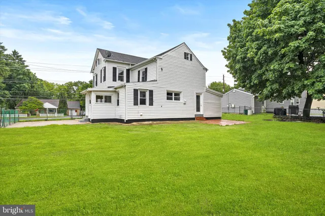 a view of a house with a backyard